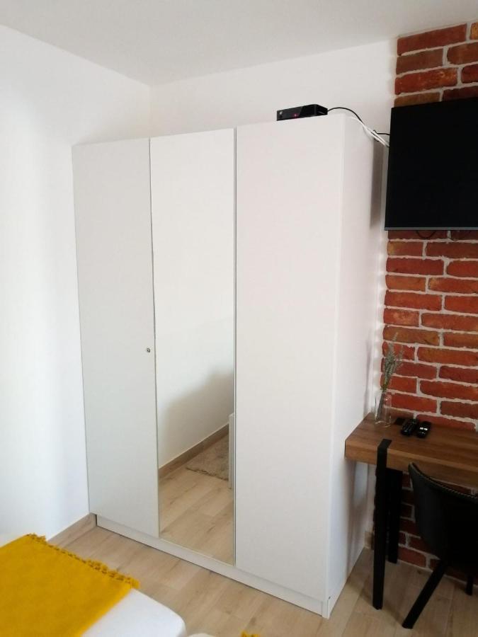 Evita Studio Apartment Karlovac Exterior foto